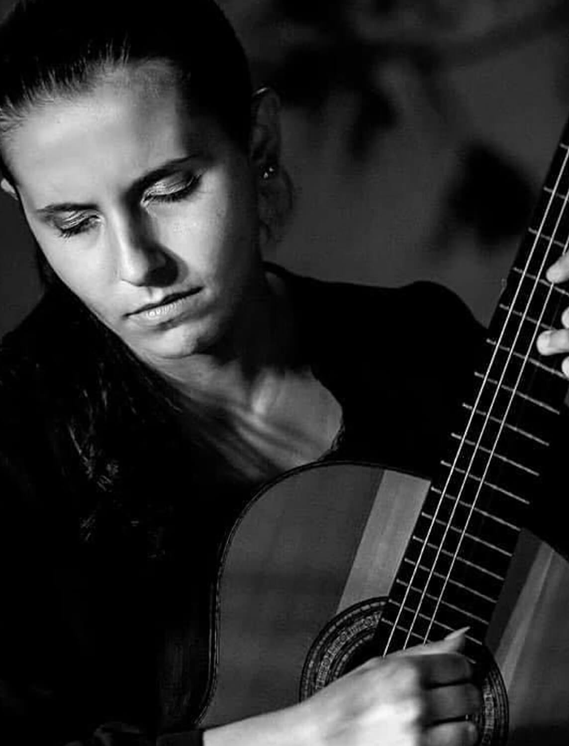 Classical Guitarist Carlotta Dalia