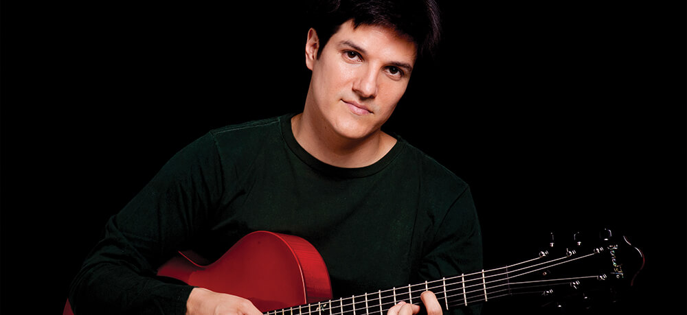 Chico Pinheiro, professional classical guitarist