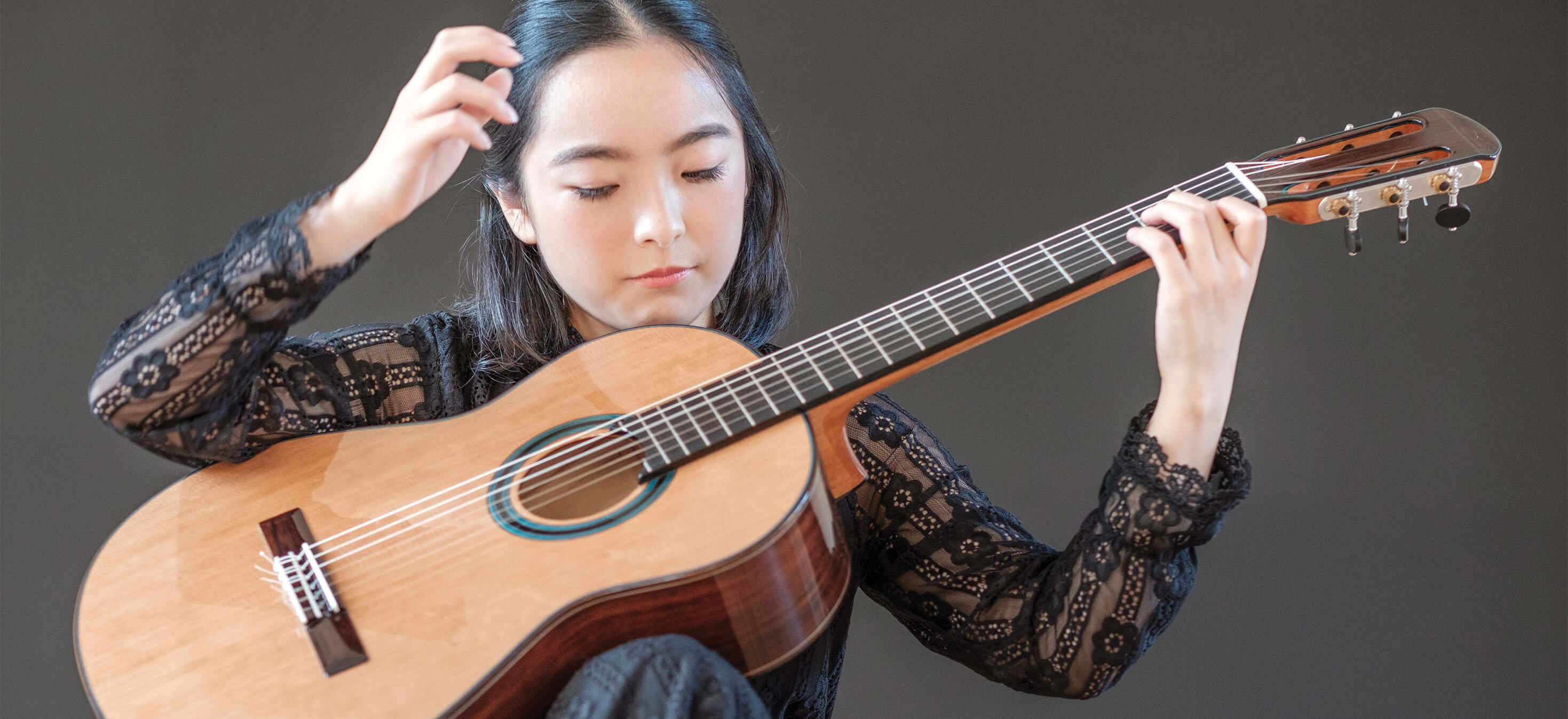 anahi Yamashita, Professional Guitarist