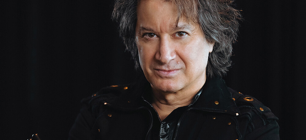 Michael Cartellone, professional drummer