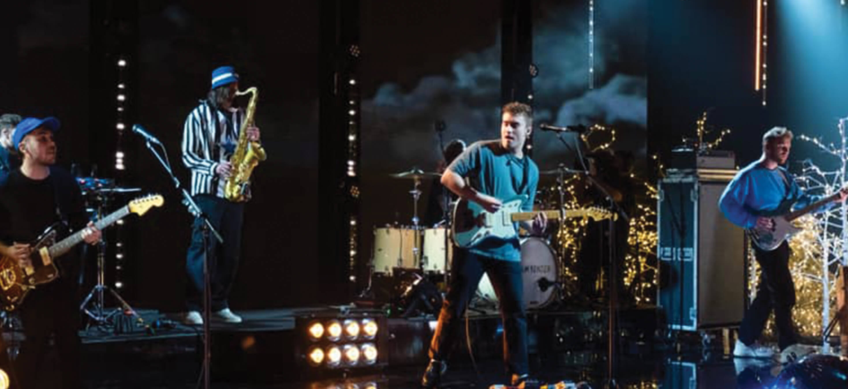 Sam Fender, professional guitarist