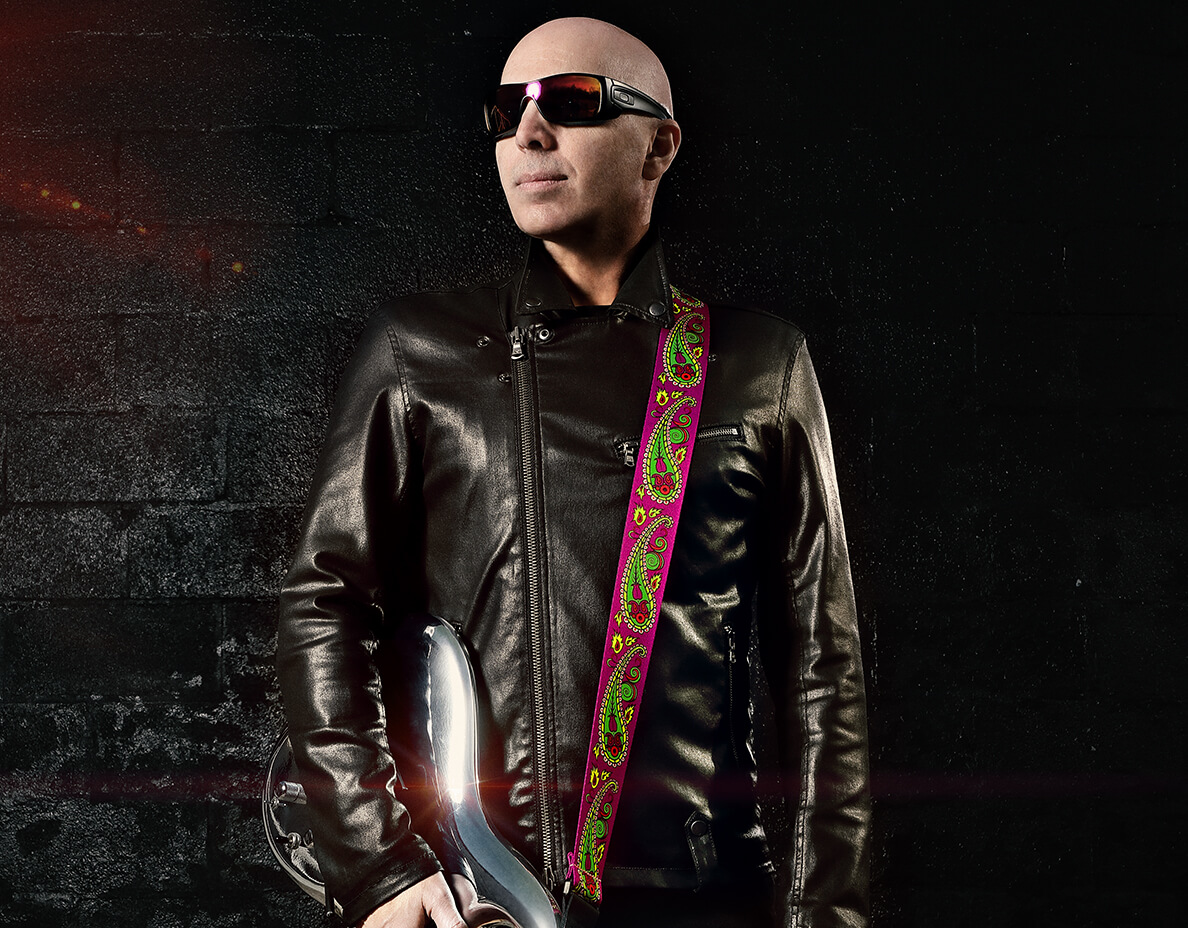 Joe Satriani posing