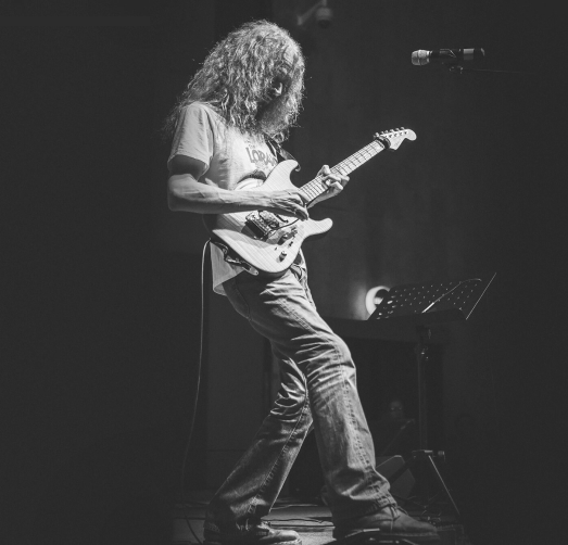 Guthrie Govan, professional guitarist